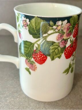 Westbury Bone China Strawberry Mug